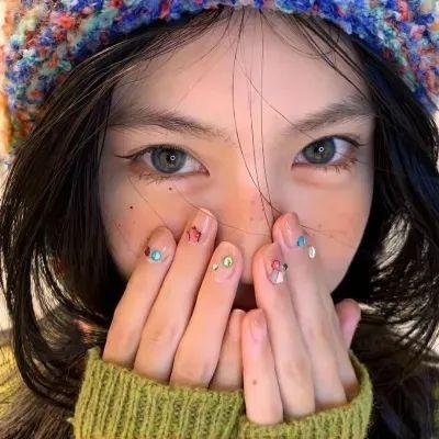 三艳嬉春